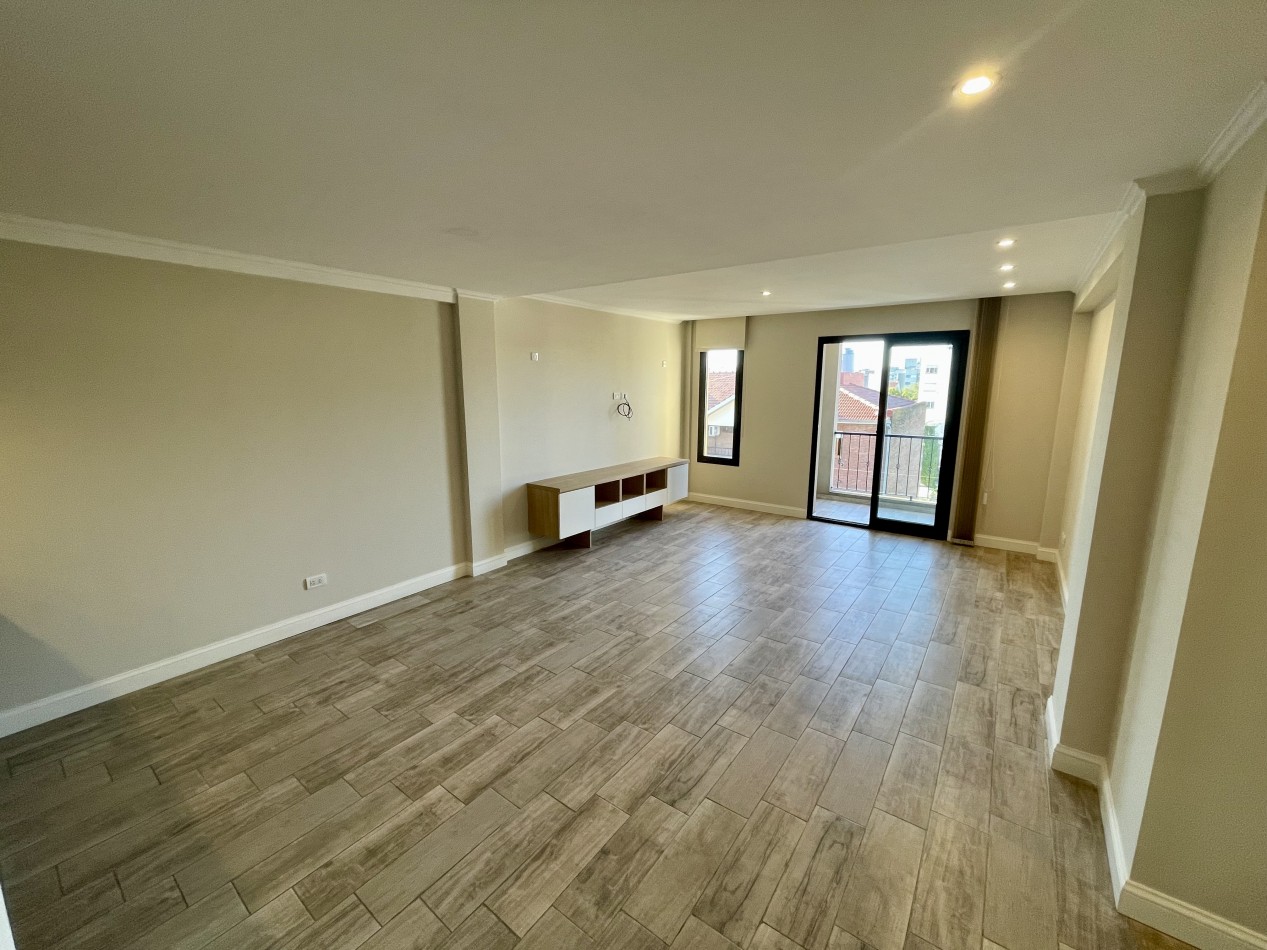 VENTA DEPARTAMENTO 3 AMB CON COCHERA - AVELLANEDA 2600