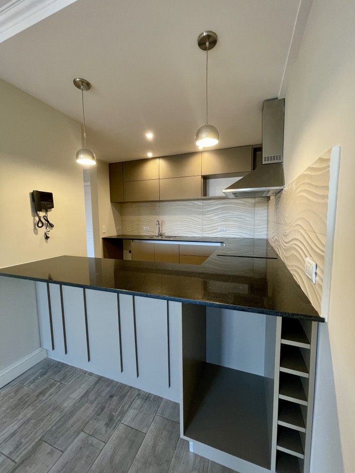 VENTA DEPARTAMENTO 3 AMB CON COCHERA - AVELLANEDA 2600