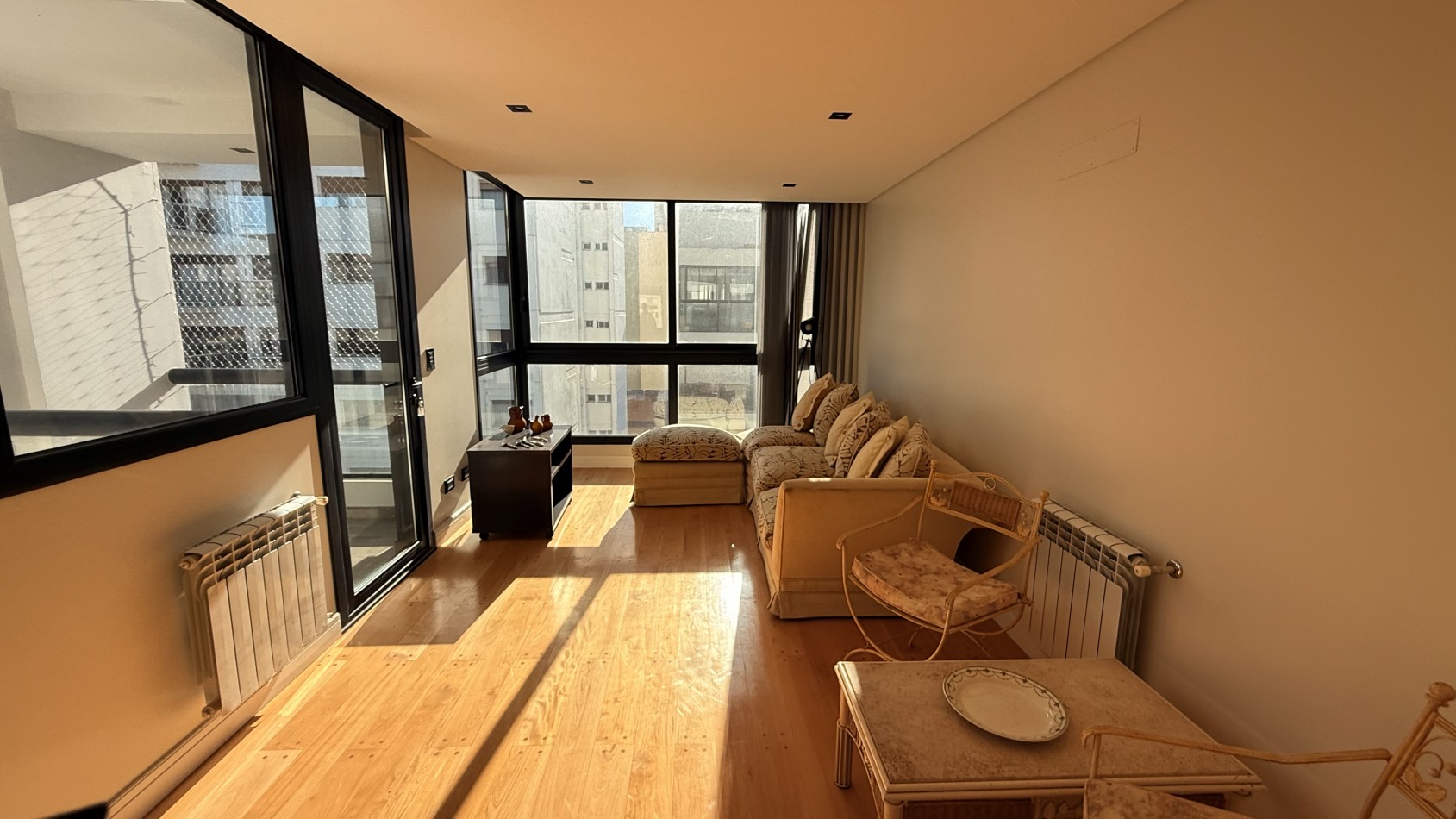 VENTA DEPARTAMENTO 2 AMB CON COCHERA- HIPOLITO YRIGOYEN 1600 
