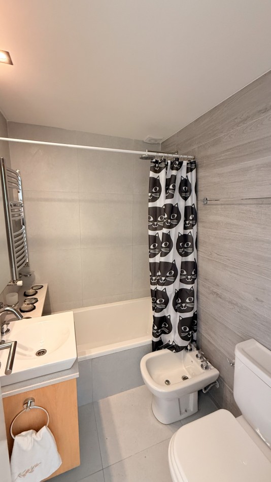VENTA DEPARTAMENTO 2 AMB CON COCHERA- HIPOLITO YRIGOYEN 1600 