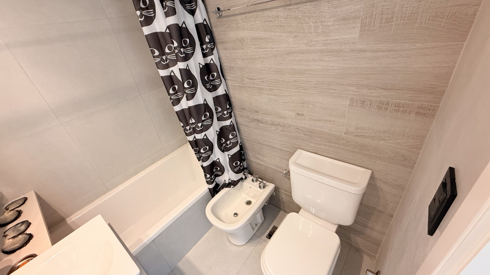 VENTA DEPARTAMENTO 2 AMB CON COCHERA- HIPOLITO YRIGOYEN 1600 