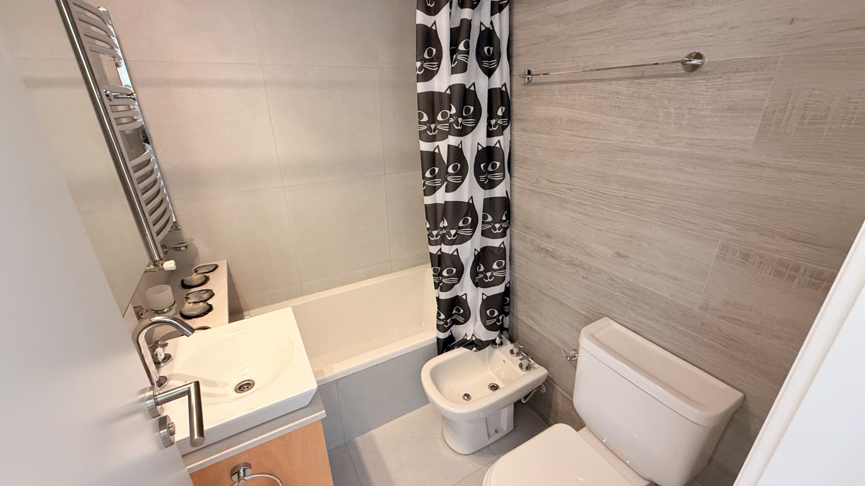 VENTA DEPARTAMENTO 2 AMB CON COCHERA- HIPOLITO YRIGOYEN 1600 