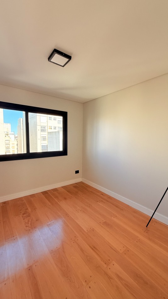 VENTA DEPARTAMENTO 2 AMB CON COCHERA- HIPOLITO YRIGOYEN 1600 