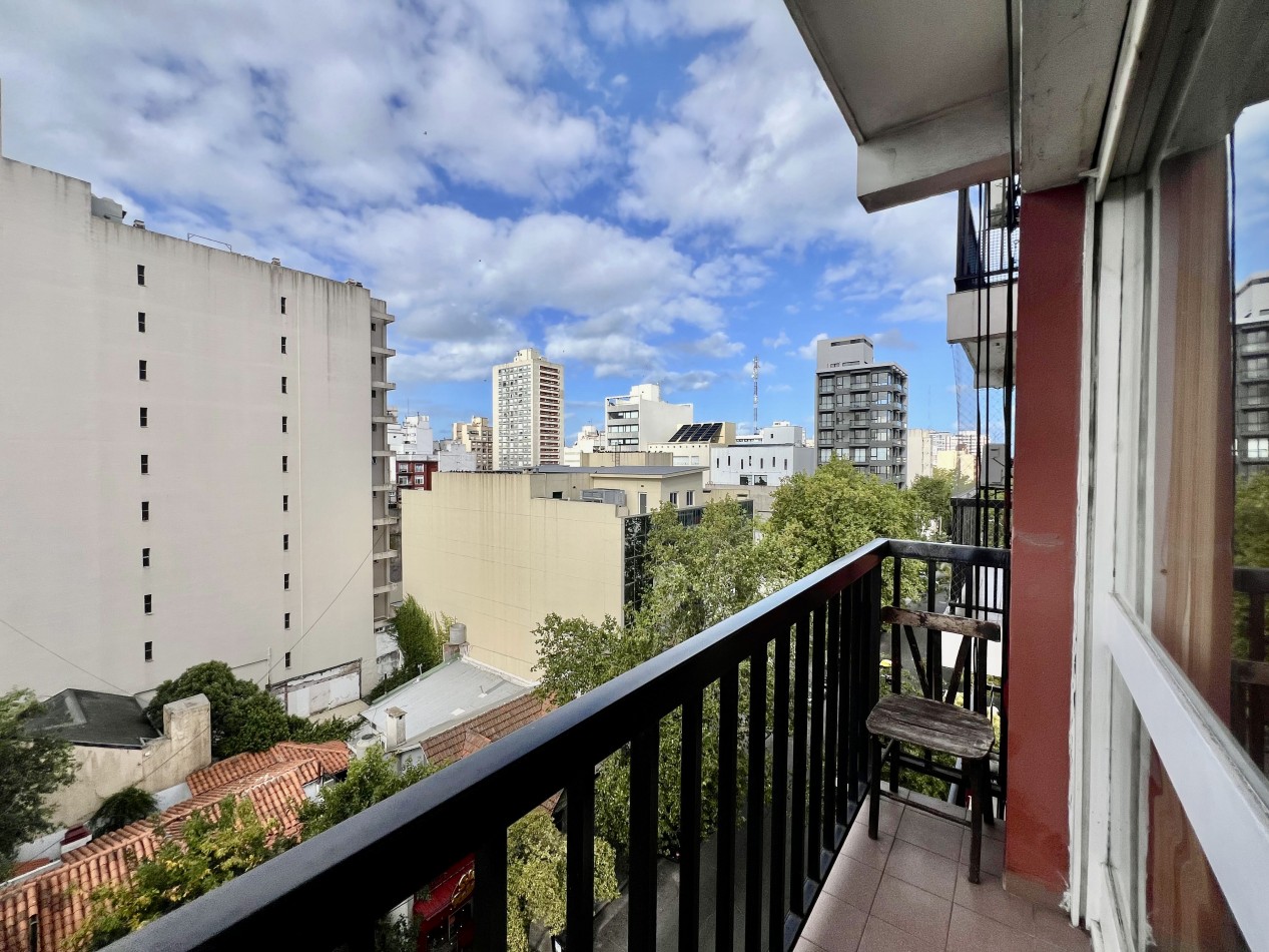 APTO CREDITO. 2 AMBIENTES EN MACROCENTRO SUPER LUMINOSO