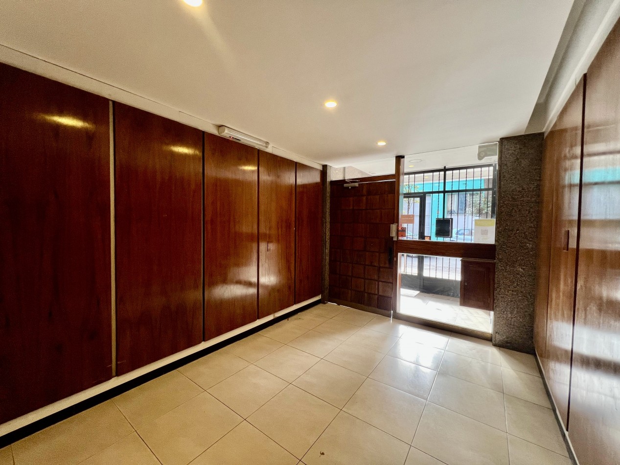APTO CREDITO. 2 AMBIENTES EN MACROCENTRO SUPER LUMINOSO