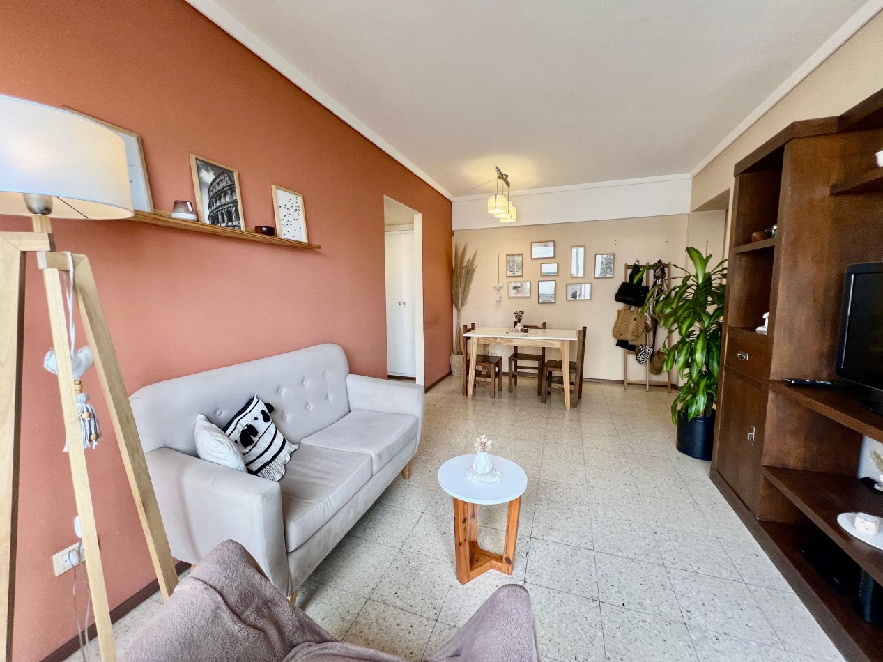 APTO CREDITO. 2 AMBIENTES EN MACROCENTRO SUPER LUMINOSO