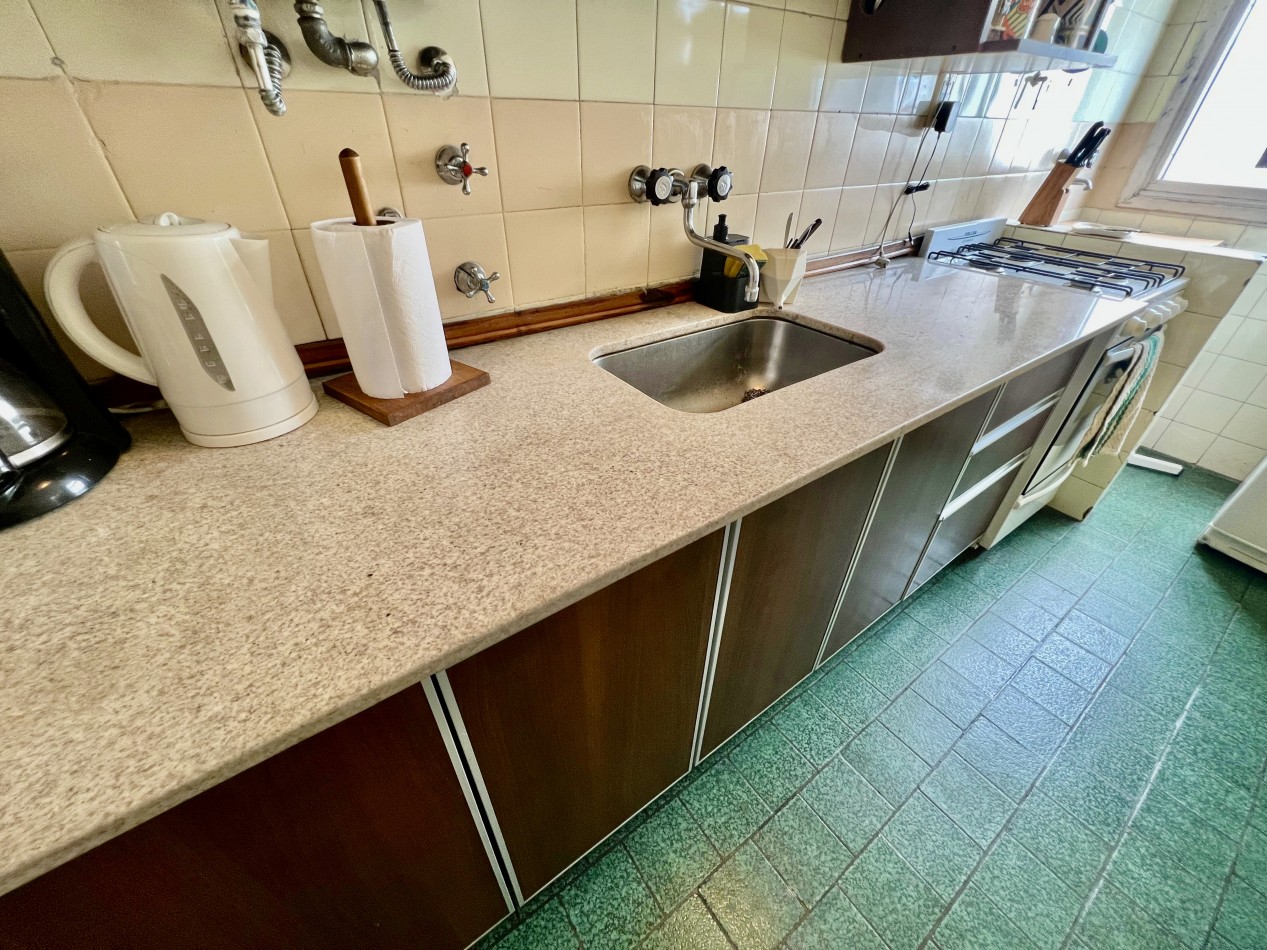 APTO CREDITO. 2 AMBIENTES EN MACROCENTRO SUPER LUMINOSO