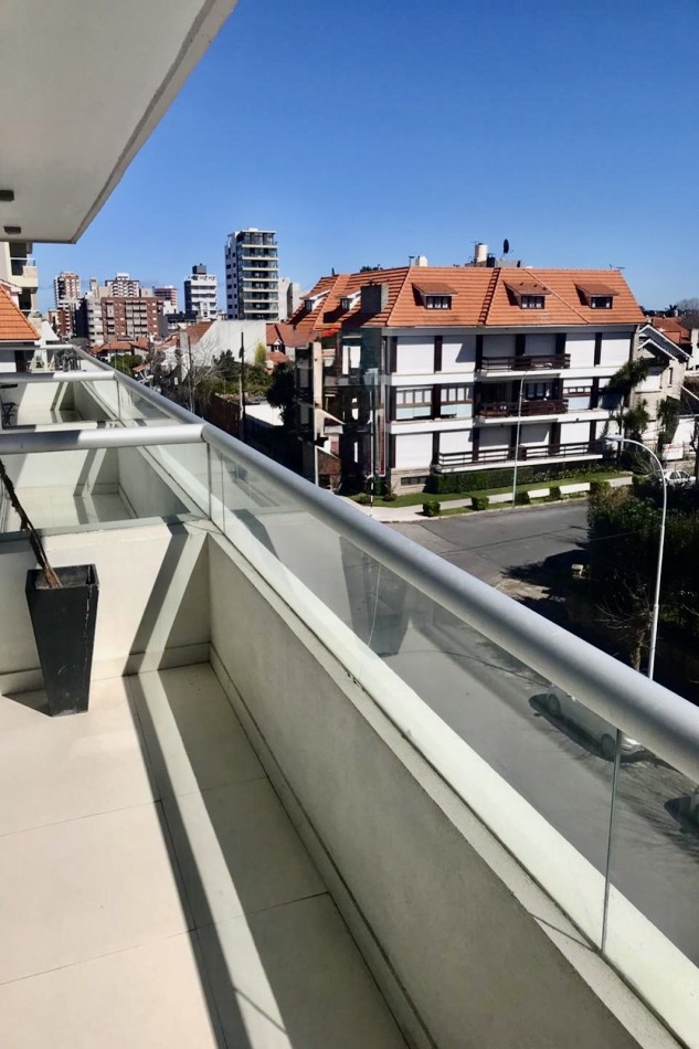 Playa Grande - 2 ambientes con cochera y equipado- Impecable