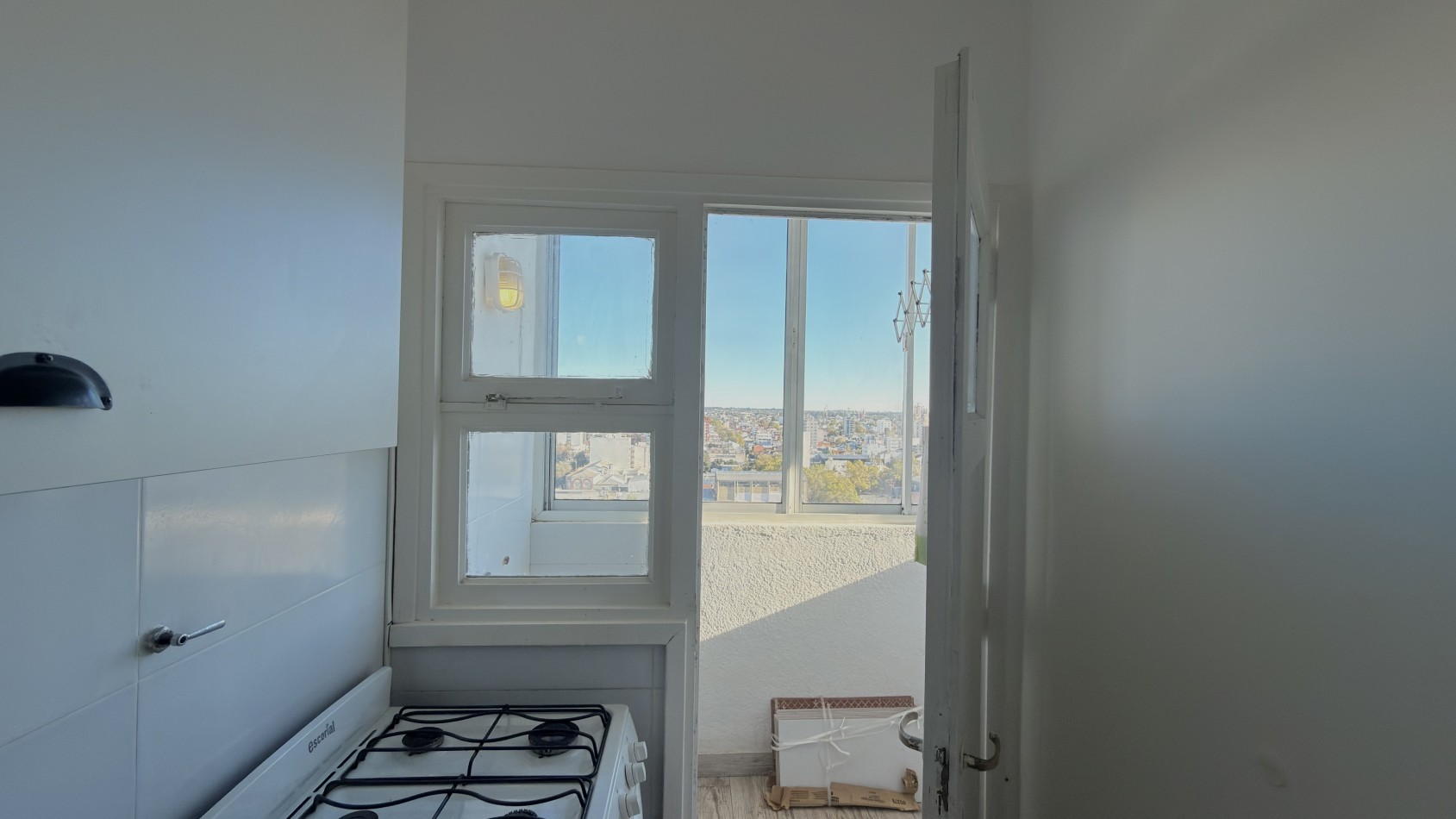 Departamento 4 ambientes en pleno centro - Piso alto con vista abierta