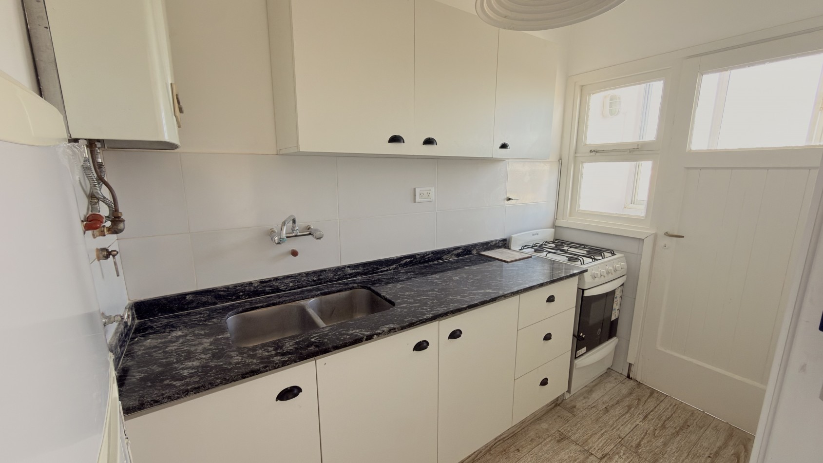 Departamento 4 ambientes en pleno centro - Piso alto con vista abierta