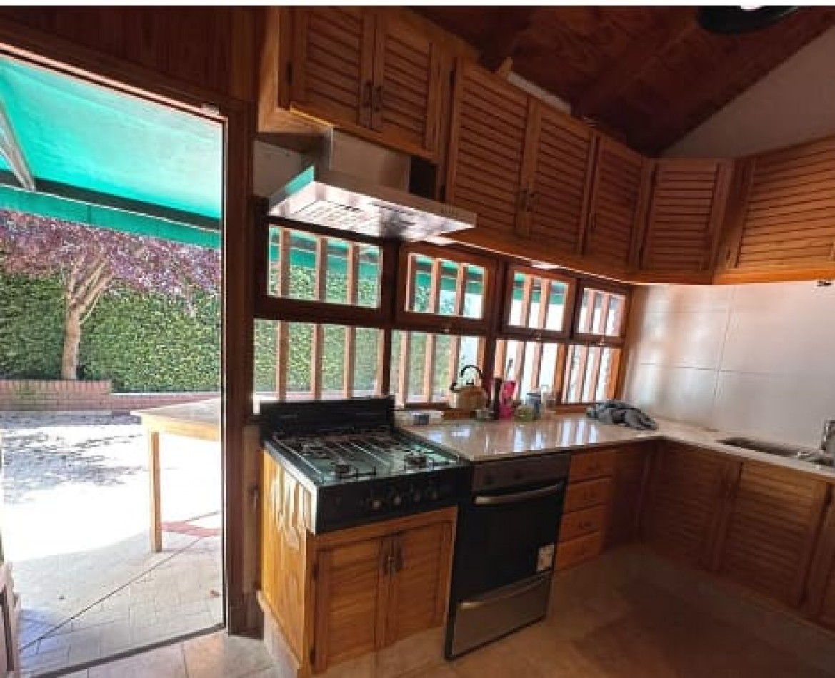 Casa en alquiler en Los Troncos - Roca al 800