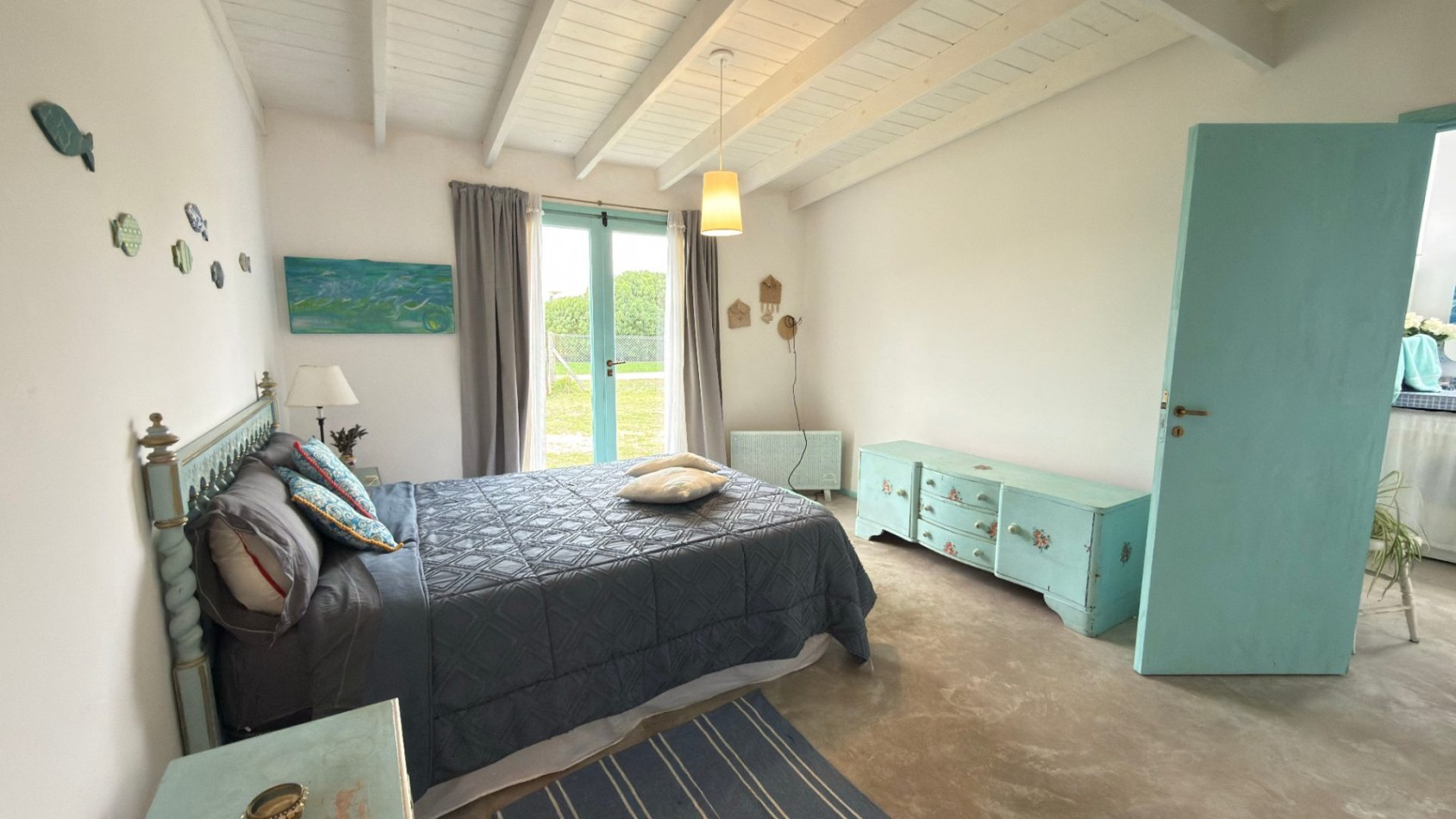 Casa Estilo Campo de 3 ambientes con amplio parque en San Eduardo del Mar