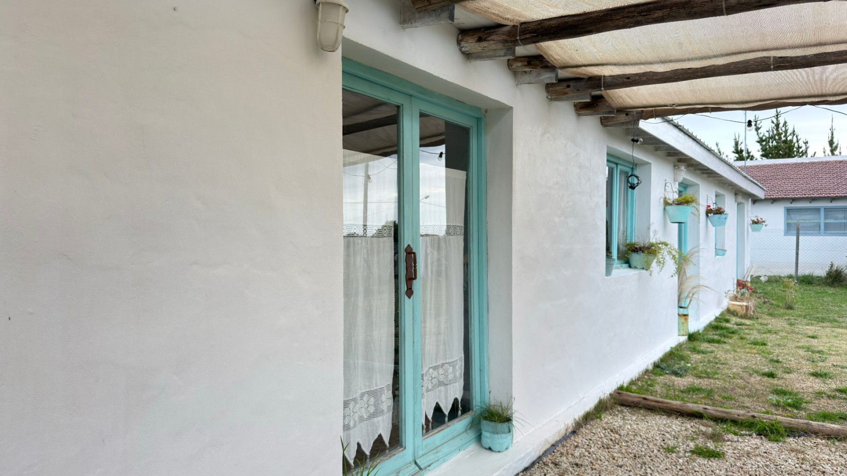 Casa Estilo Campo de 3 ambientes con amplio parque en San Eduardo del Mar