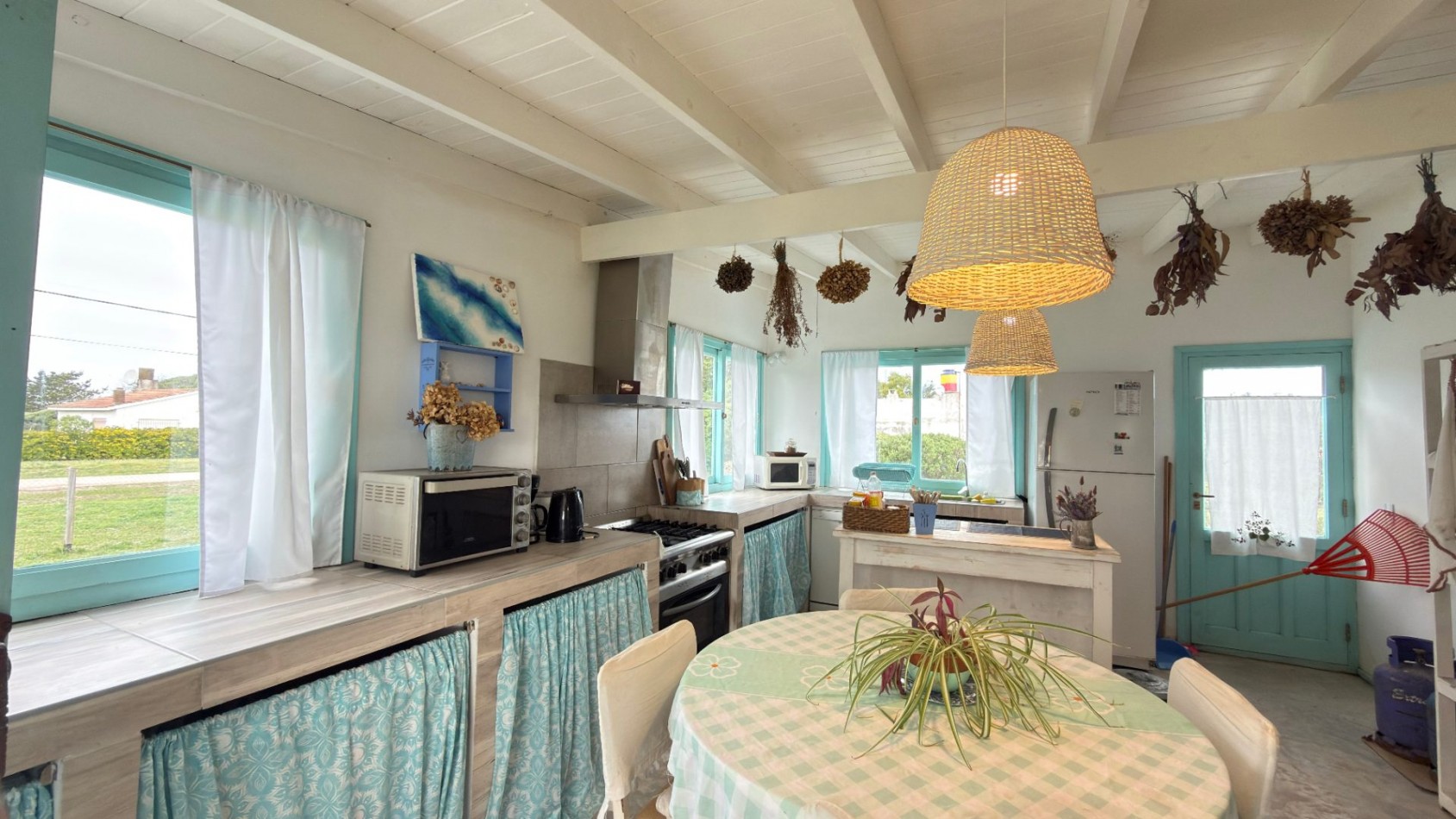 Casa Estilo Campo de 3 ambientes con amplio parque en San Eduardo del Mar