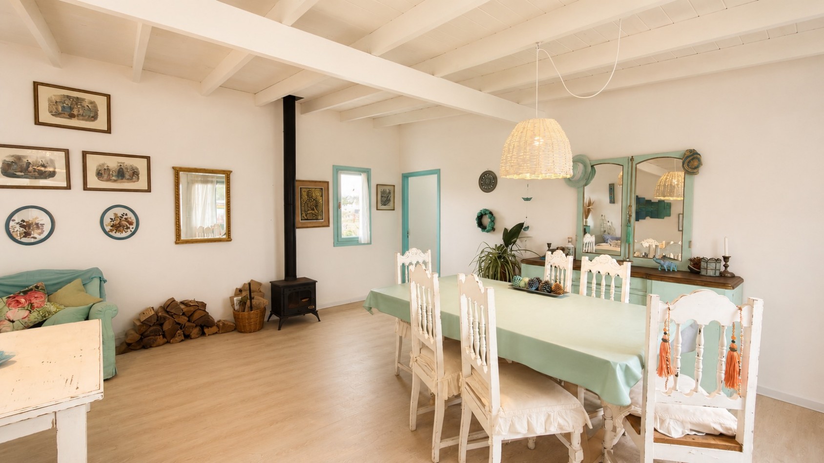 Casa Estilo Campo de 3 ambientes con amplio parque en San Eduardo del Mar
