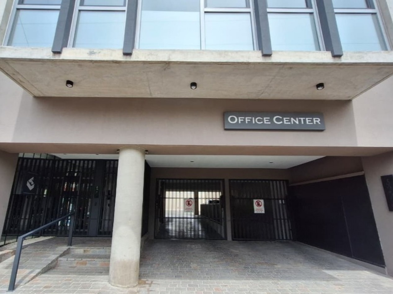 Alquiler 24 meses Oficina moderna, ubicada en el edificio Genus Office Center