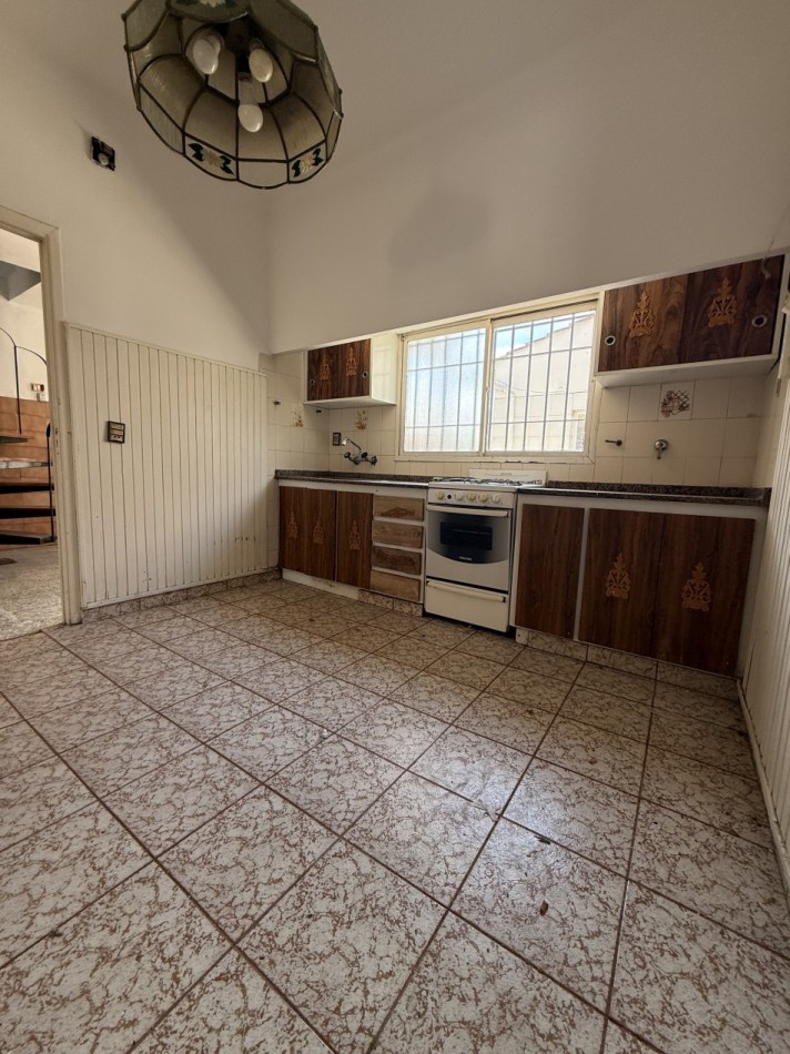 APTO CREDITO Chalet 4 ambientes con garage + departamento