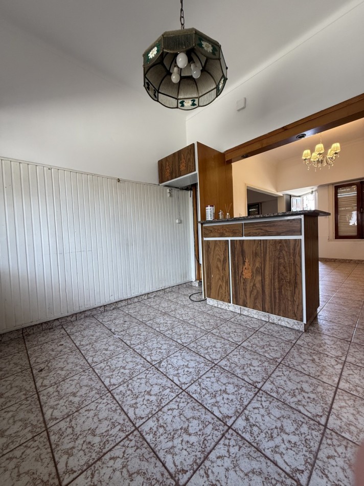 APTO CREDITO Chalet 4 ambientes con garage + departamento