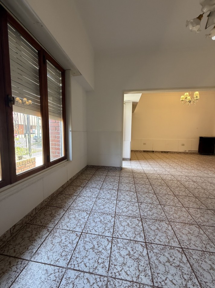 APTO CREDITO Chalet 4 ambientes con garage + departamento