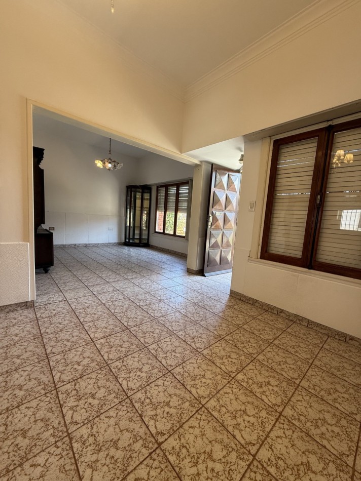 APTO CREDITO Chalet 4 ambientes con garage + departamento