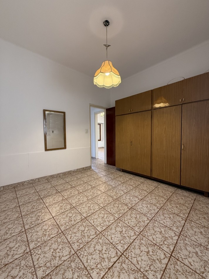 APTO CREDITO Chalet 4 ambientes con garage + departamento