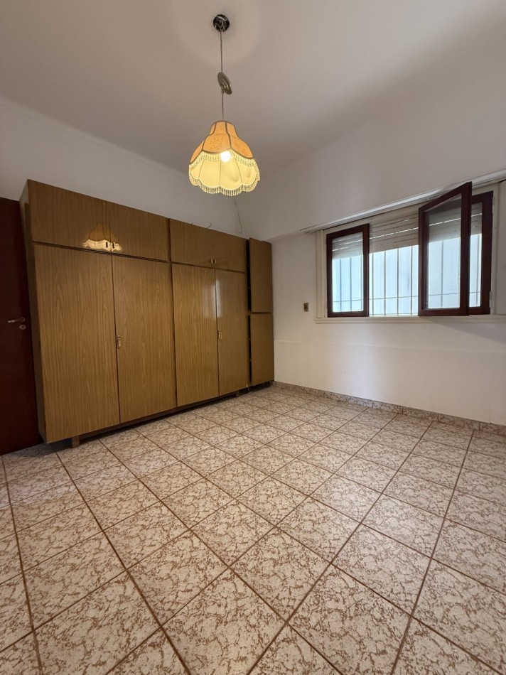 APTO CREDITO Chalet 4 ambientes con garage + departamento