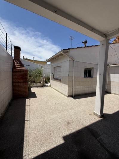 APTO CREDITO Chalet 4 ambientes con garage + departamento