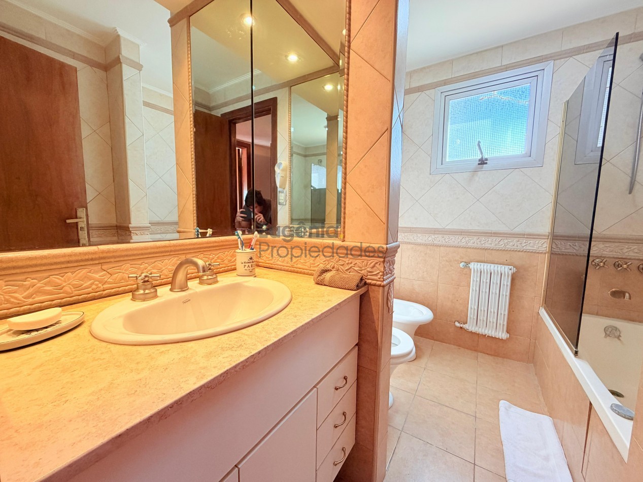 Semipiso 4 ambientes. Frente al Mar en Playa Grande