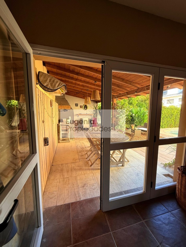 CASA EN PLAYA GRANDE (GRUPOS FAMILIARES UNICAMENTE)