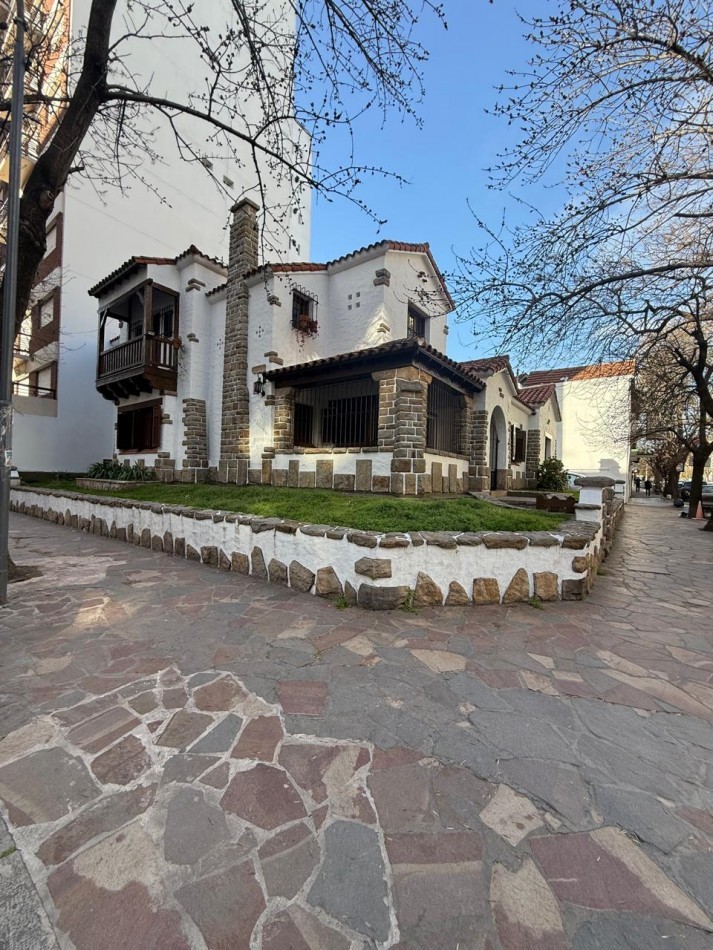 VENTA ESQUINA APTA DESARROLLO - GASCON 2000