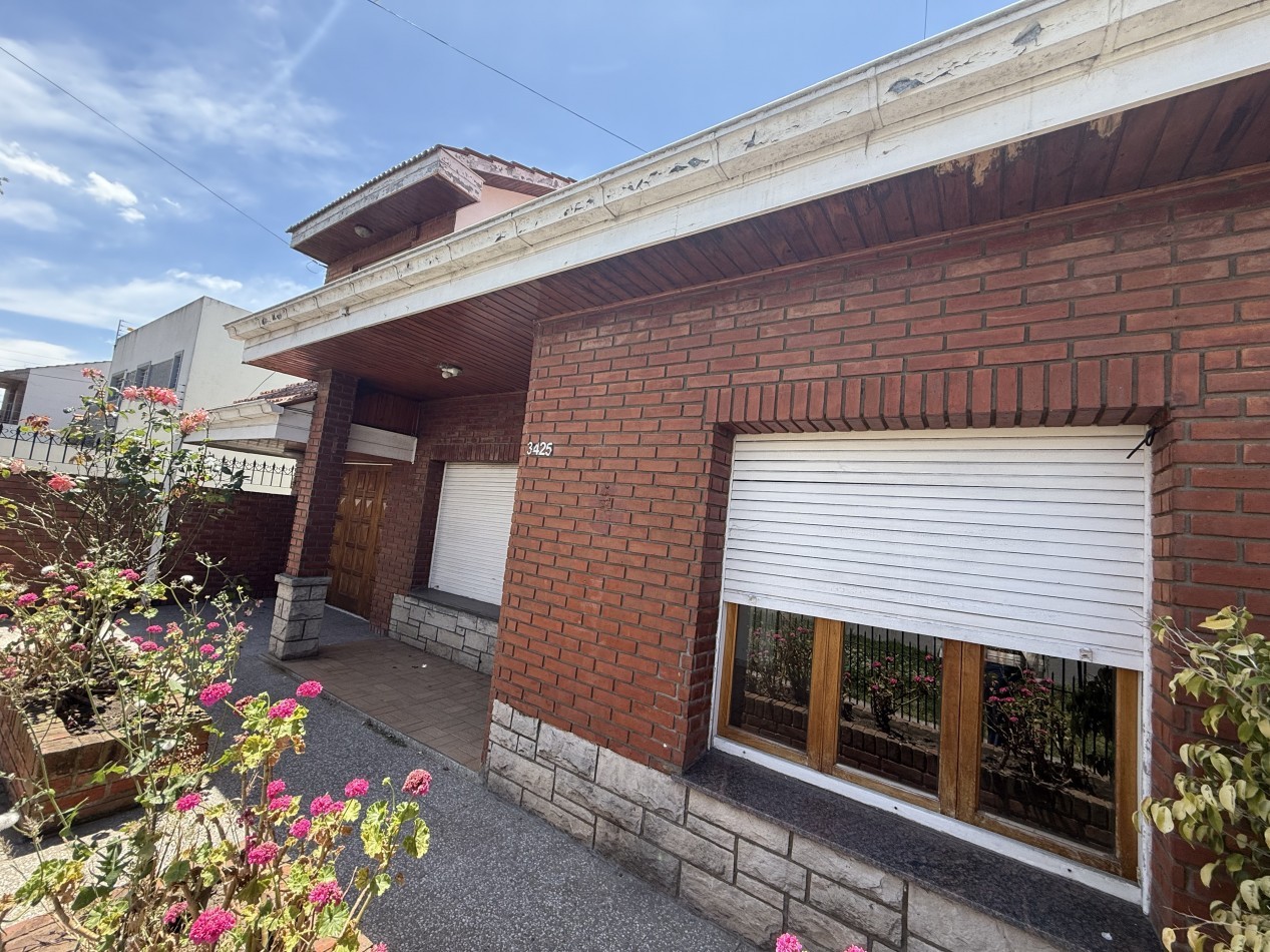 APTO CREDITO Chalet 4 ambientes con garage + departamento