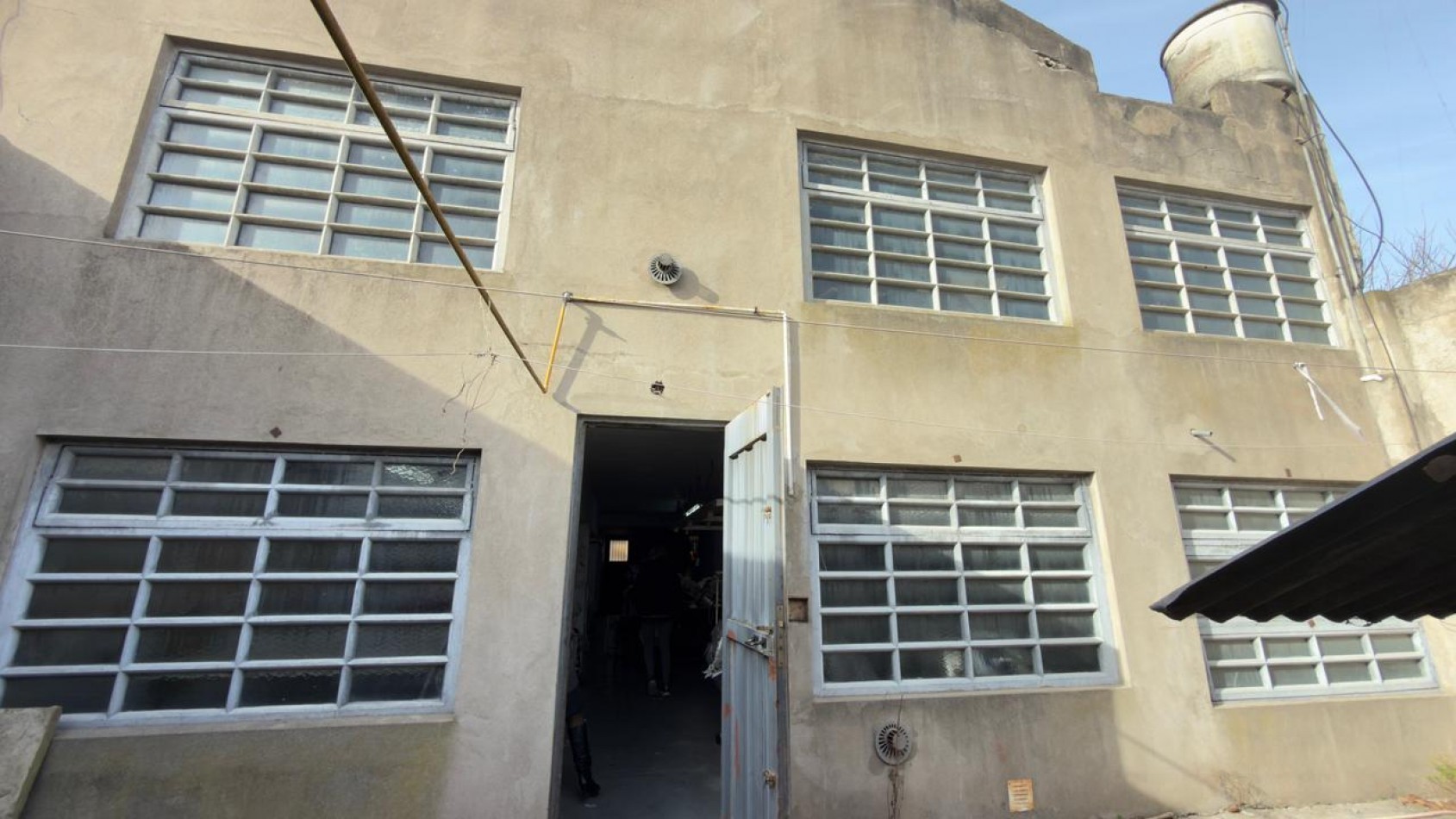 GALPON EN VENTA o ALQUILER 300 MTR2