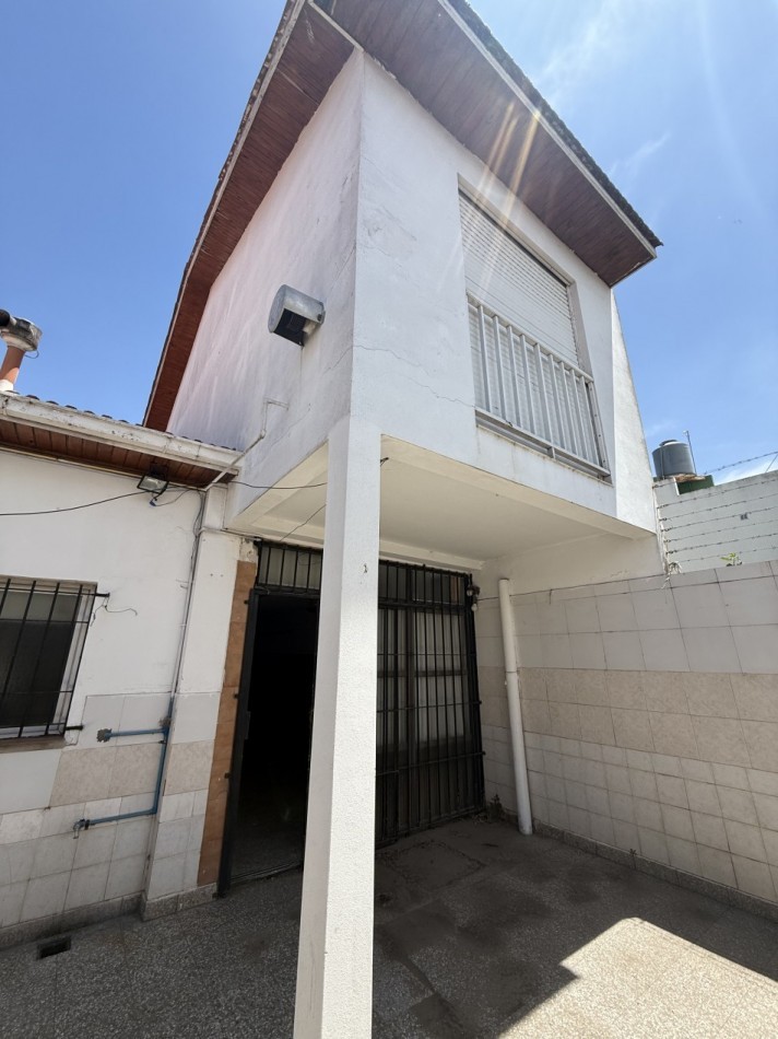 APTO CREDITO Chalet 4 ambientes con garage + departamento