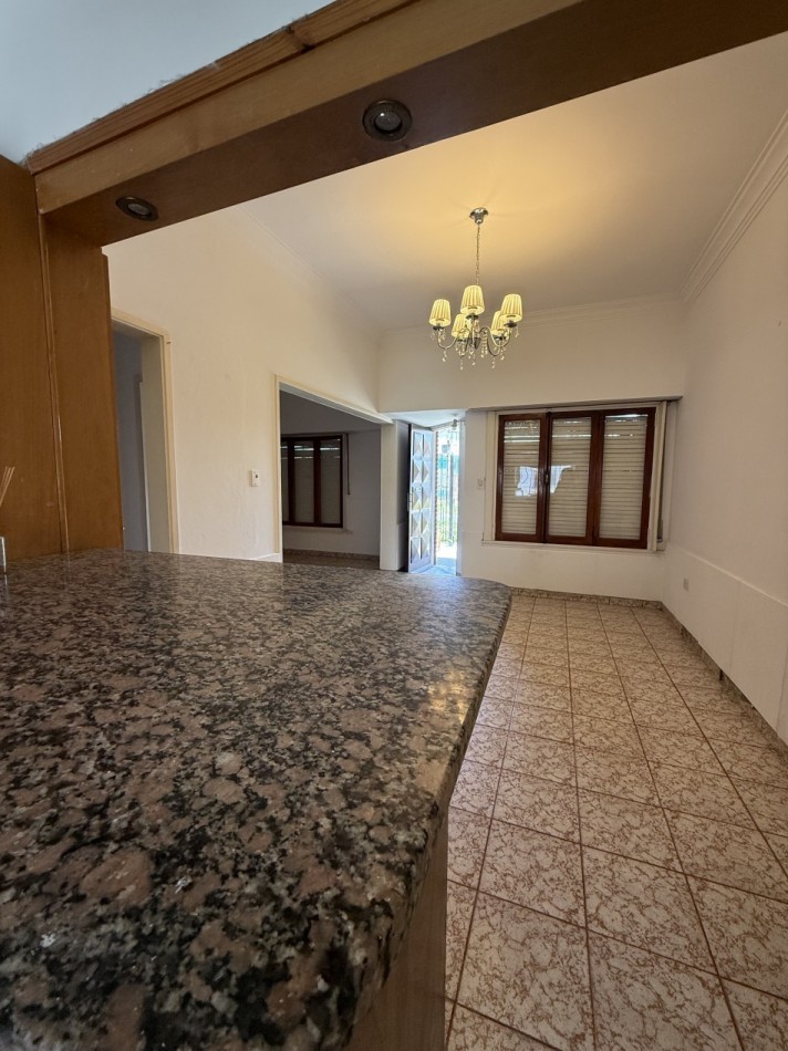 APTO CREDITO Chalet 4 ambientes con garage + departamento