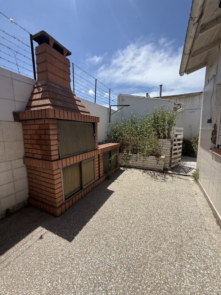 APTO CREDITO Chalet 4 ambientes con garage + departamento