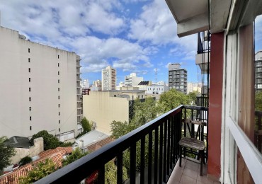 APTO CREDITO. 2 AMBIENTES EN MACROCENTRO SUPER LUMINOSO