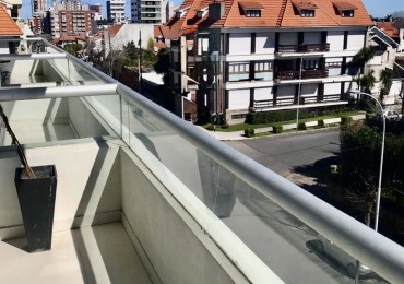 Playa Grande - 2 ambientes con cochera y equipado- Impecable