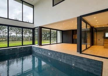 CASA DE CATEGORIA A ESTRENAR CON PISCINA CUBIERTA | TIERRAS DEL MAR