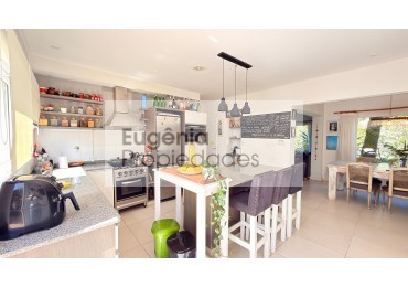 CASA EN PLAYA GRANDE (GRUPOS FAMILIARES UNICAMENTE)