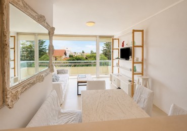 Playa Grande - 2 ambientes con cochera y equipado- Impecable